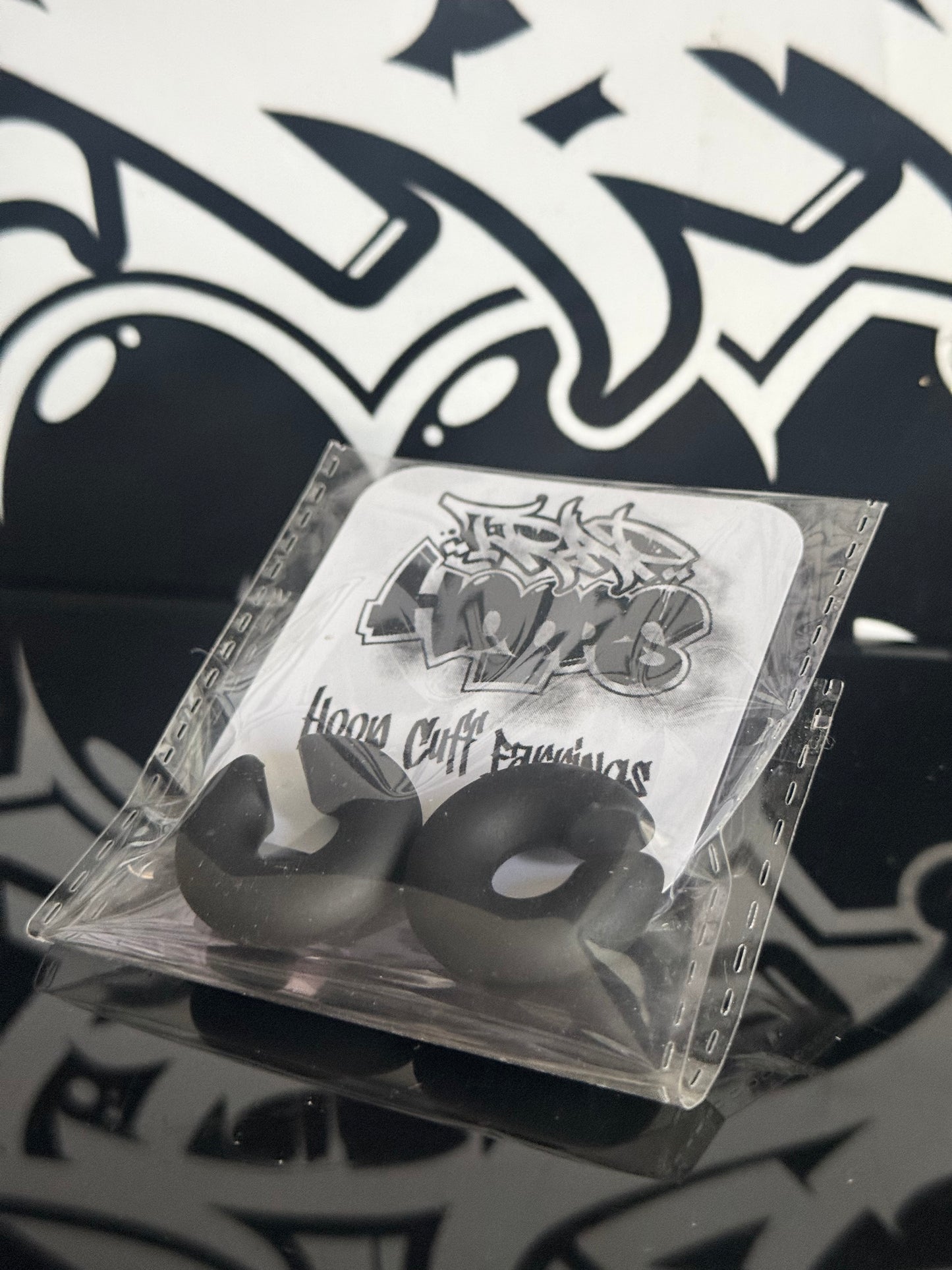 HOOP CUFFS