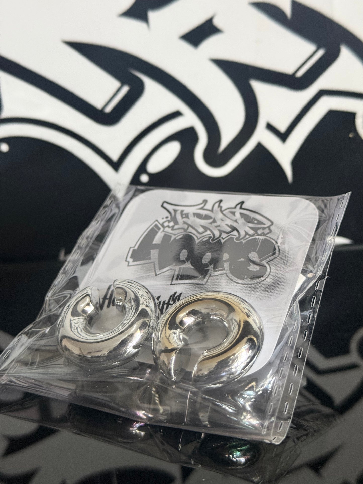 HOOP CUFFS